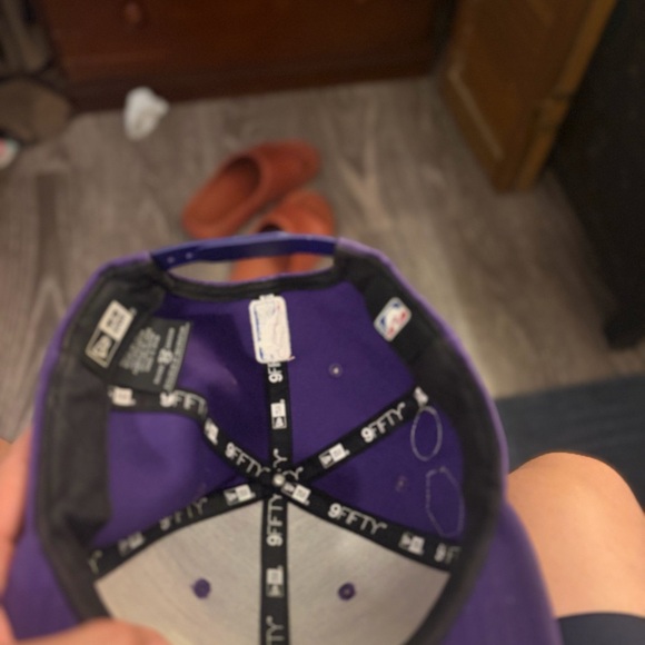 Los Angeles Lakers Purple and Gold Snapback Hat with patches - Picture 4 of 6